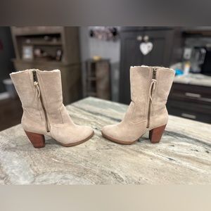 UGG LYNDA NATURAL SUEDE SHEEPSKIN HIGH HEEL ANKLE BOOTIES